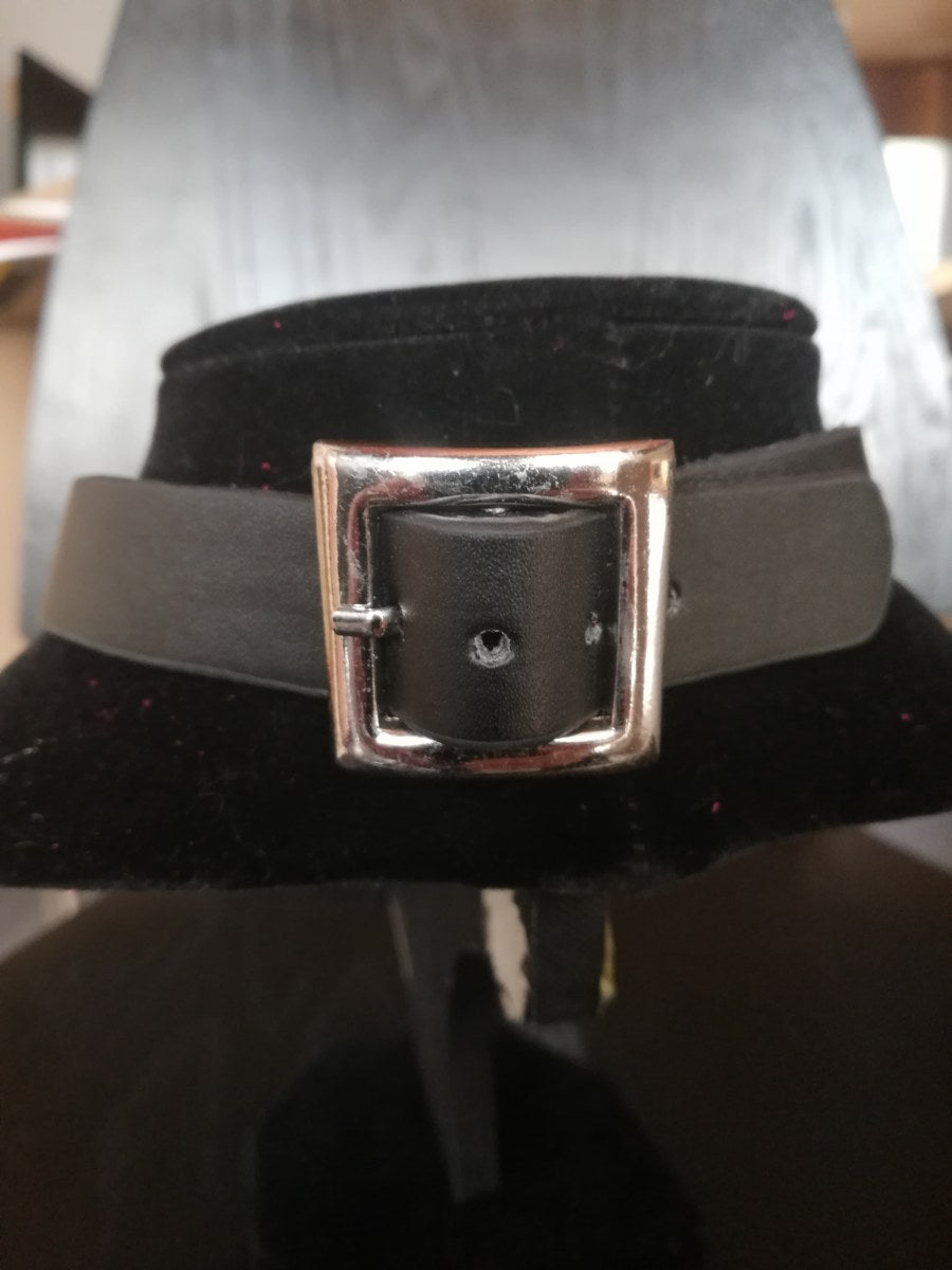 Black leather collar with spikes