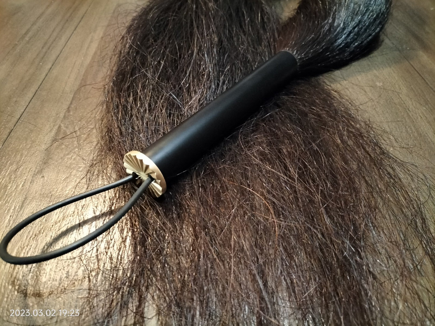Thick horse hair flogger black 103 cm