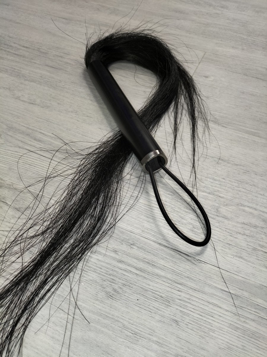 Short horse hair flogger black 59 cm