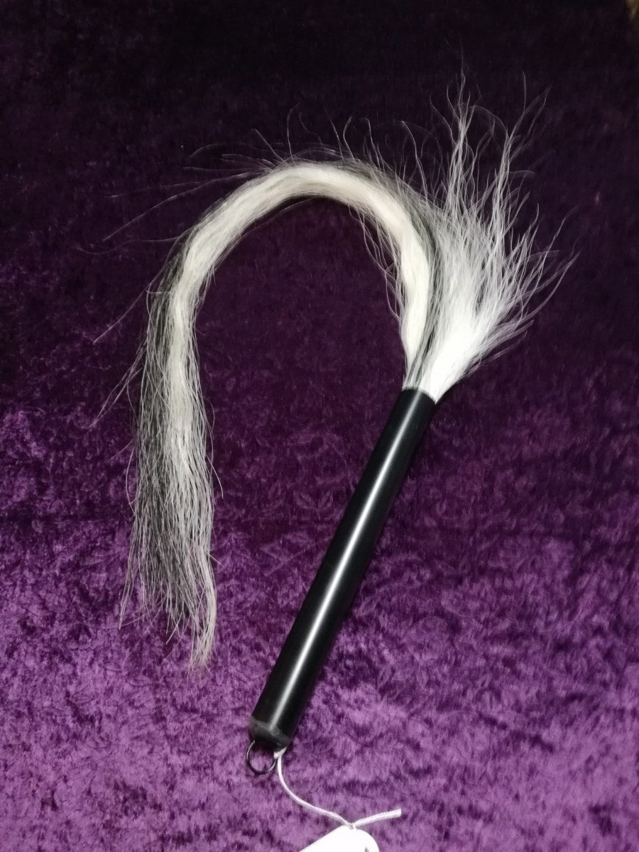 Short horsehair flogger black/white