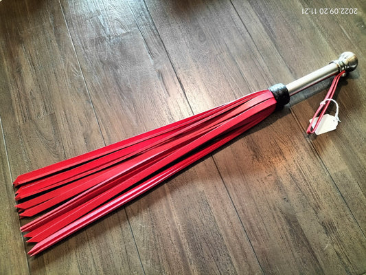 Saddle leather flogger red