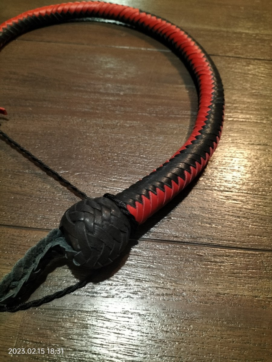 snake whip 60 cm zwart/rood of zwart