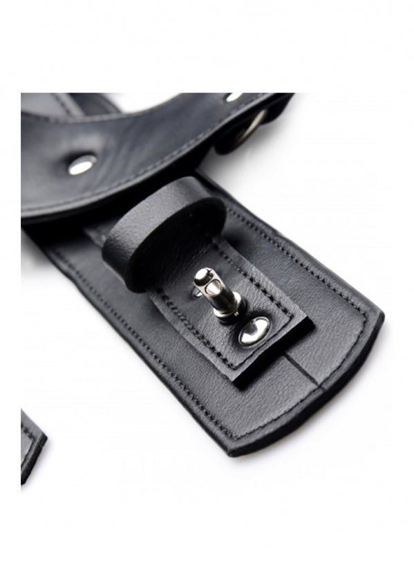 met-deze-sm-bondage-set-in-pu-leer-bind-je-de-dijen-aan-de-polsen-dankzij-de-dijboeien-die-zijn-vast-gemaakt-aan-de-polsboeien