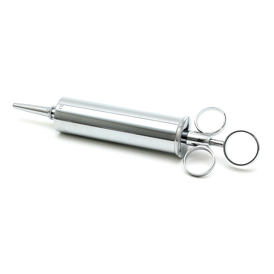 deze-stainless-steel-verchroomde-50-of 100-cc-spuit-is-je-ideale-bdsm-toy-voor-medical-play-dankzij-haar-2 verschillende-mee-geleverde-nippels-kan-je-gemakelijker-kiezen-hoe-je-wat-gaat-inspuiten-2