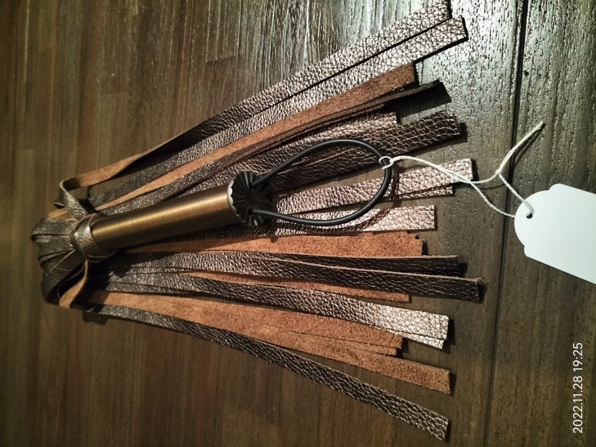Kalfslederen brons metalliek flogger - SM - speeltjes