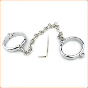 met-deze-luxe-stalen-handboeien-heb-je-een-pareltje-rond-je-polsen-of-enkels-je-voelt-je-niet-alleen-onderdanig-maar-ook-waardevol-en-mooi-zo-combineer-je-toch-staal-met-een-mooi-ontwerp-2