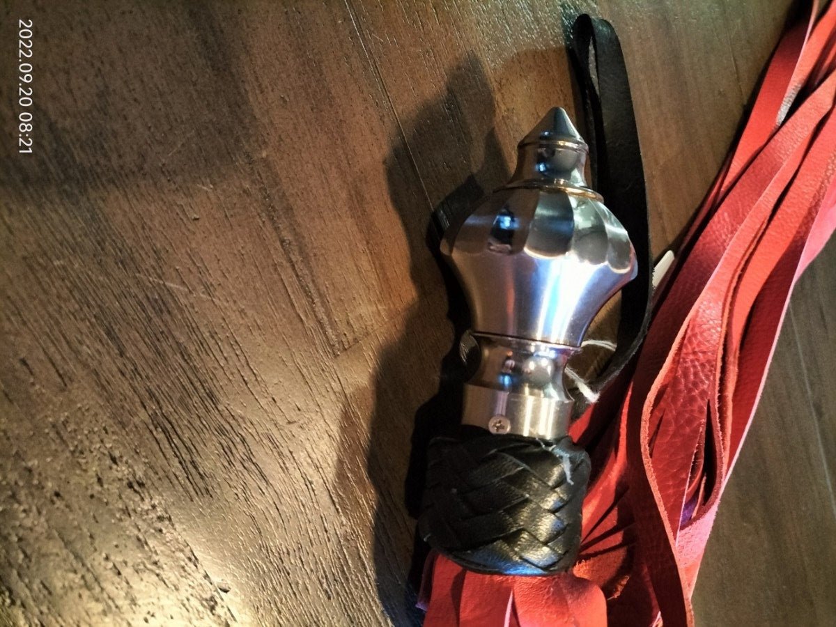 Roze flogger met metalen handvat - SM - speeltjes