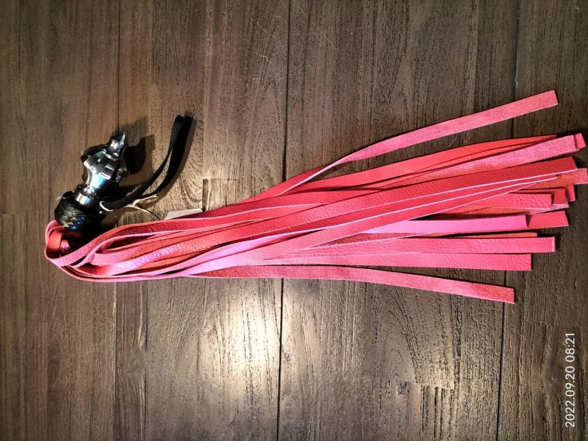 Roze flogger met metalen handvat - SM - speeltjes