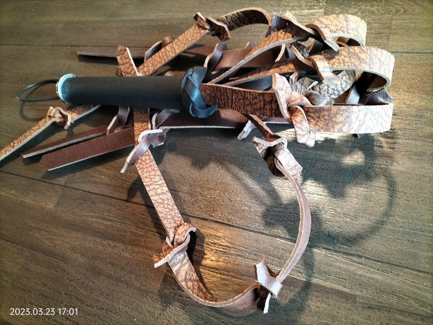 Ruwe prikkeldraad zweep bruin gevlamd - SM - speeltjes