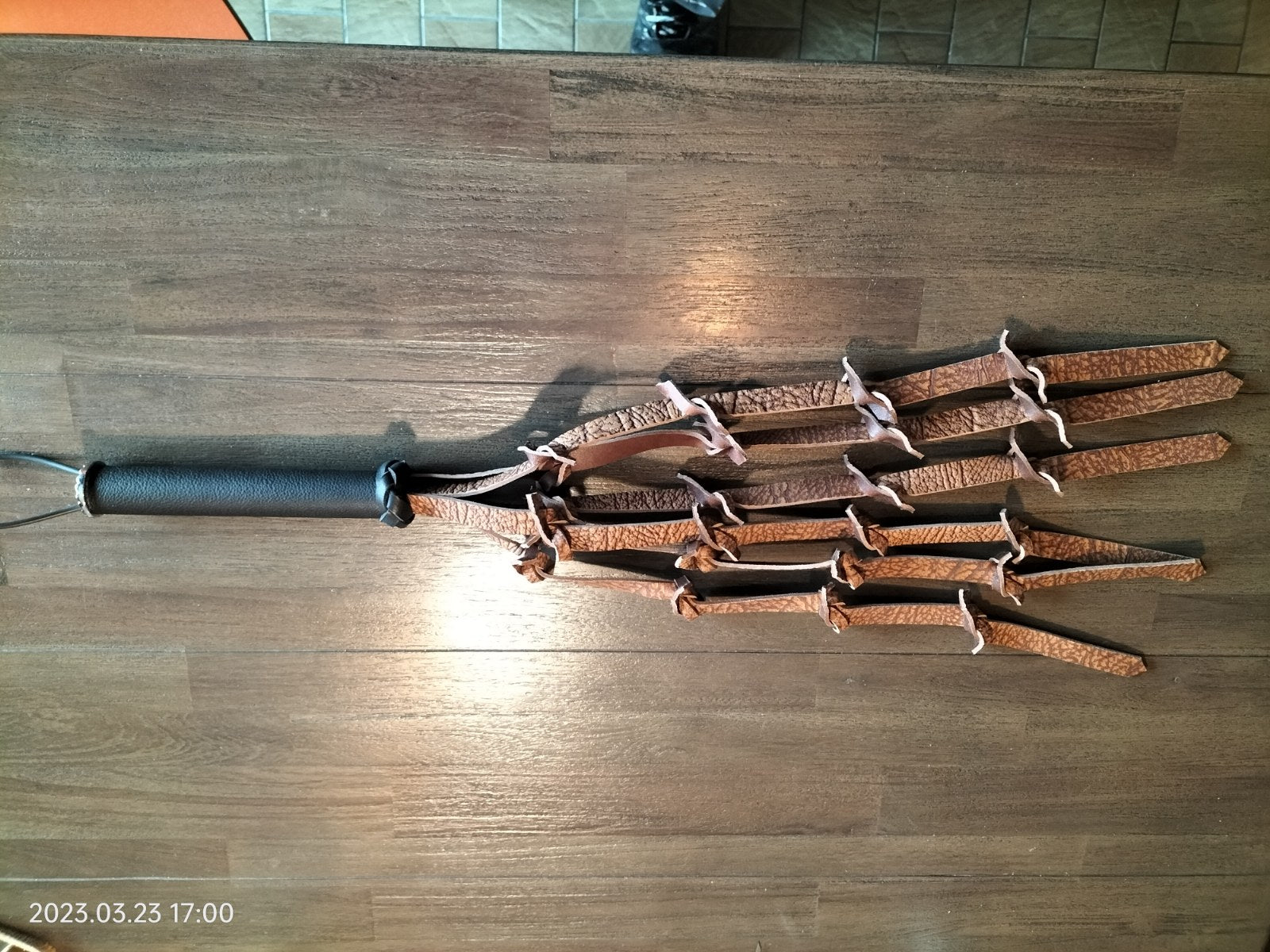 Ruwe prikkeldraad zweep bruin gevlamd - SM - speeltjes