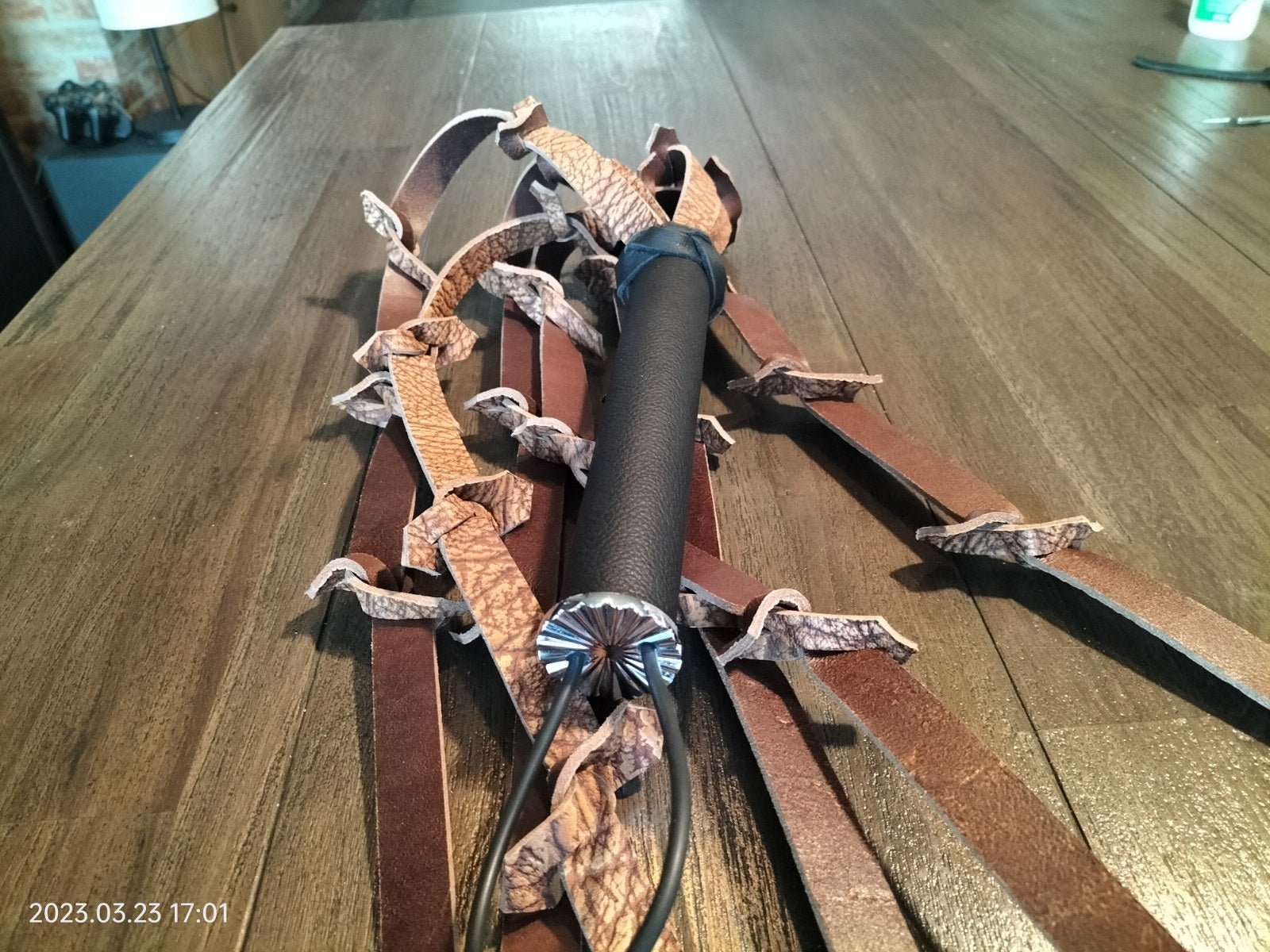 Ruwe prikkeldraad zweep bruin gevlamd - SM - speeltjes