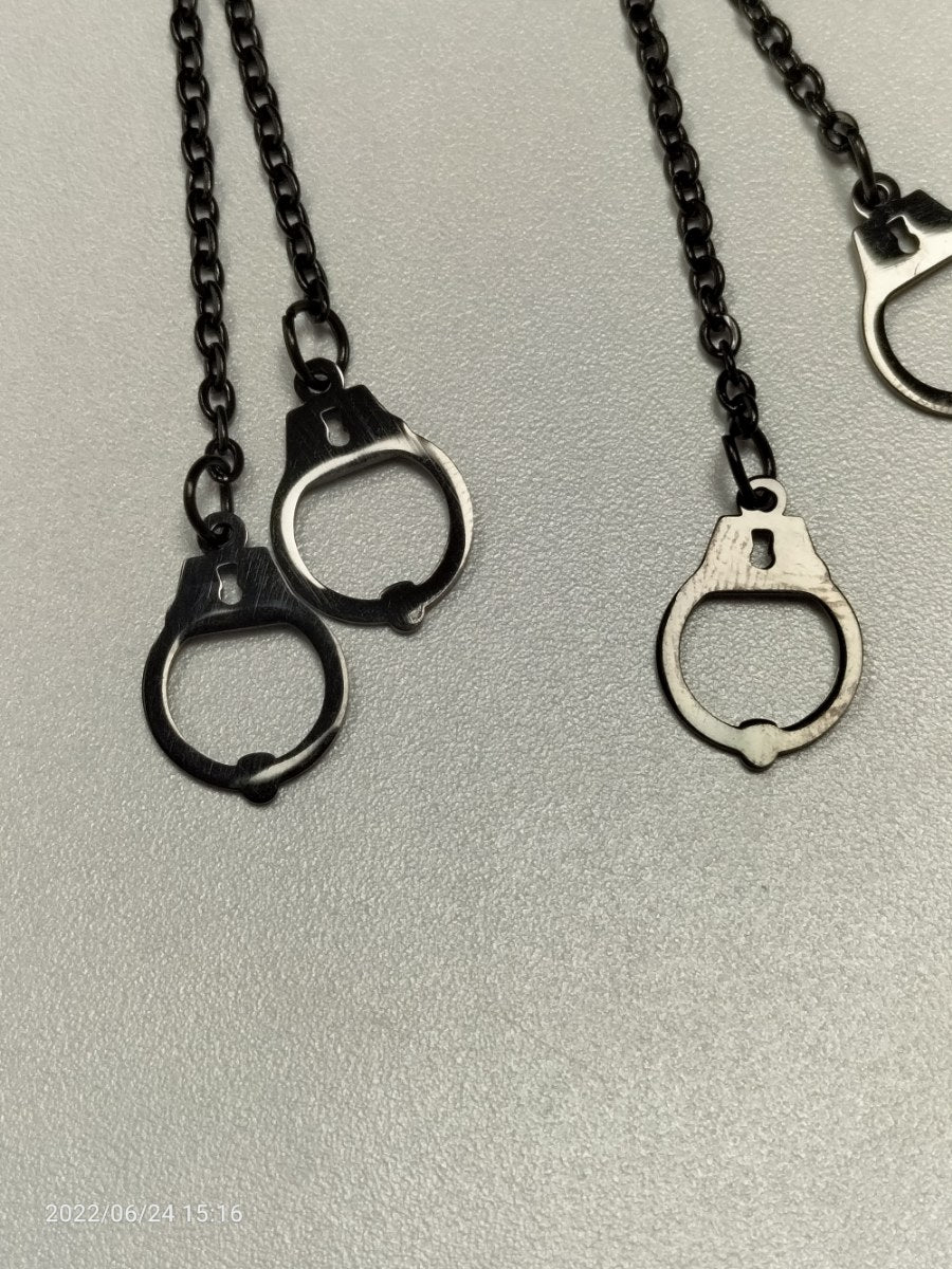 RVS oorbellen ketting en handboeien zwartkleurig - SM - speeltjes