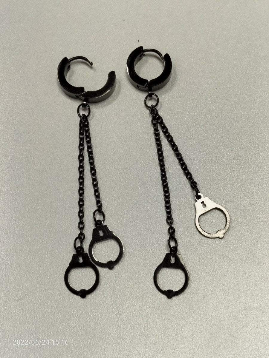 RVS oorbellen ketting en handboeien zwartkleurig - SM - speeltjes