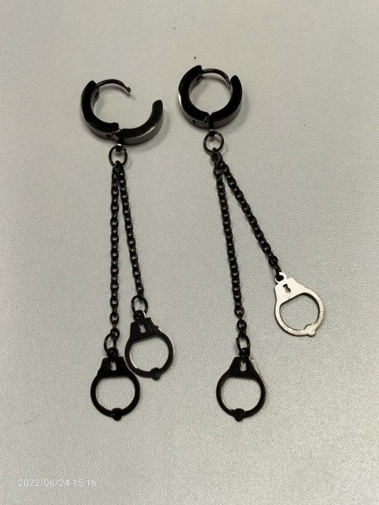 RVS oorbellen ketting en handboeien zwartkleurig - SM - speeltjes