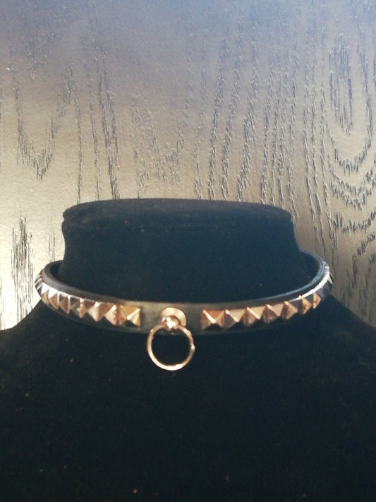 Smalle zwart lederen collar met vierkante studs - SM - speeltjes