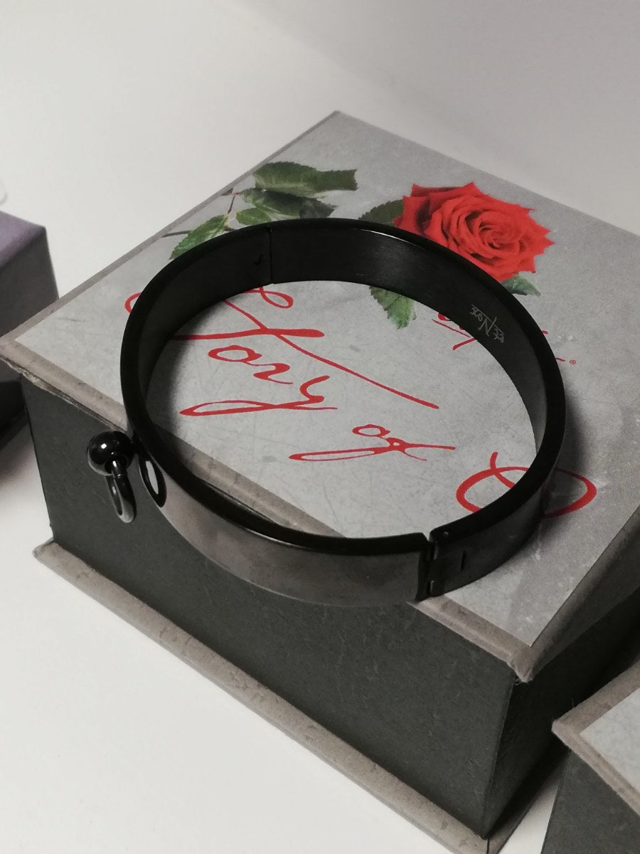 Story of O RVS armband zwart gecoat - SM - speeltjes