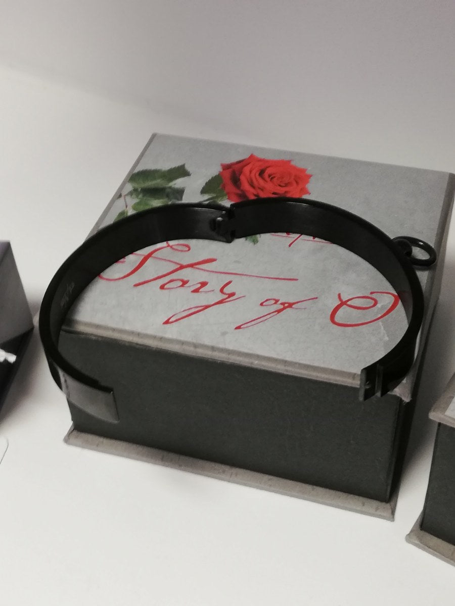 Story of O RVS armband zwart gecoat - SM - speeltjes