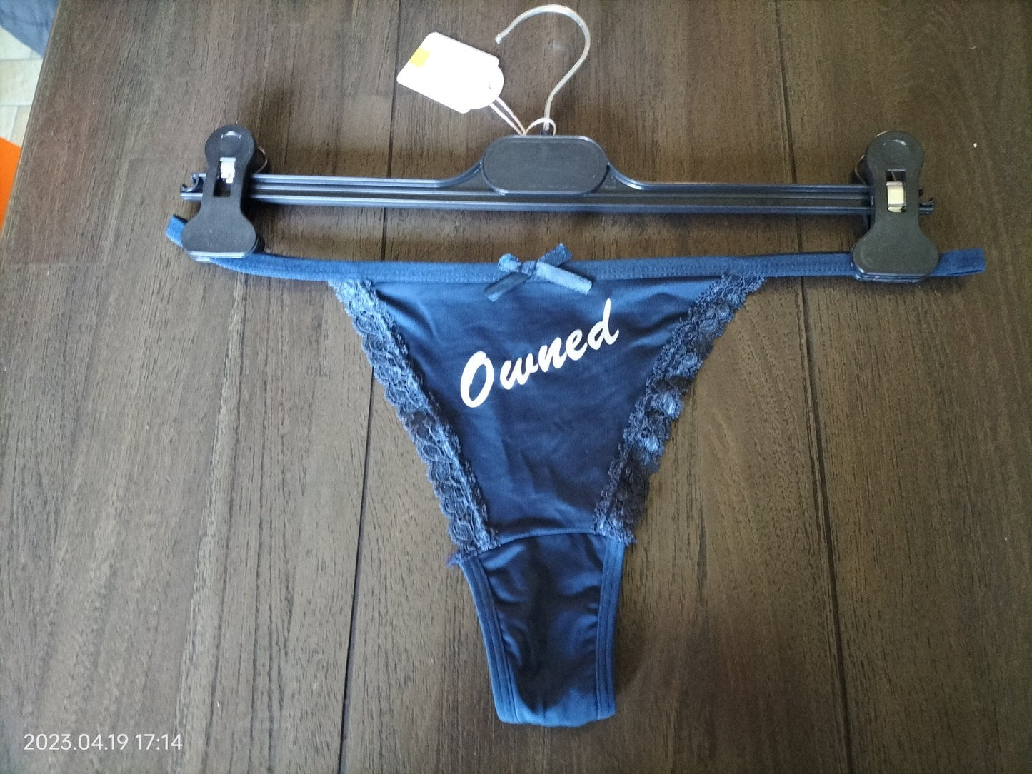 String Met witte tekst Owned diverse maten - SM - speeltjes