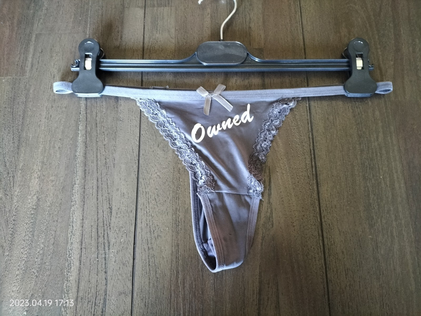 String Met witte tekst Owned diverse maten - SM - speeltjes