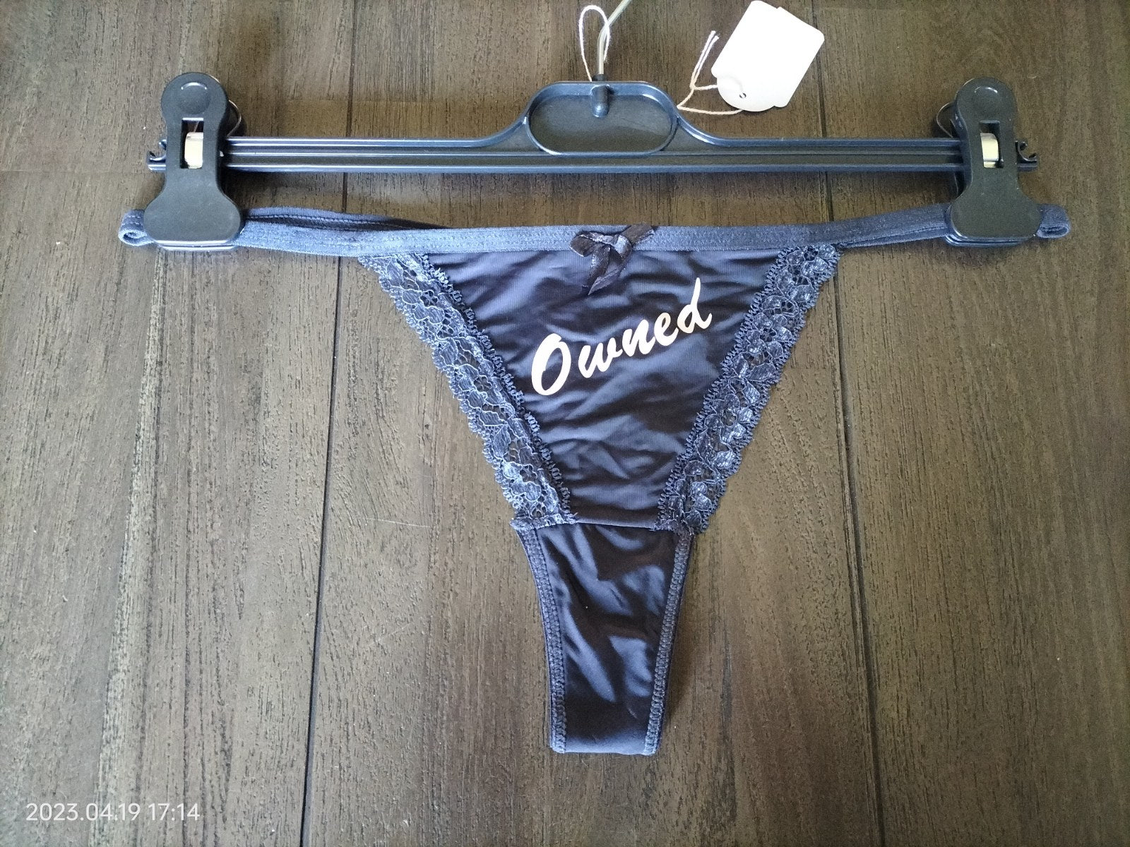 String Met witte tekst Owned diverse maten - SM - speeltjes