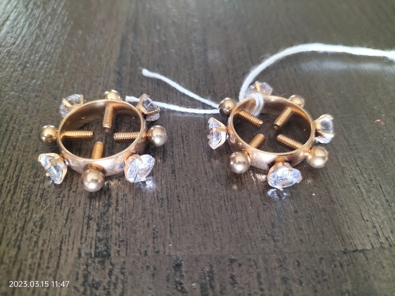 Tepelringen met steentjes zijkant goudkleurig - SM - speeltjes