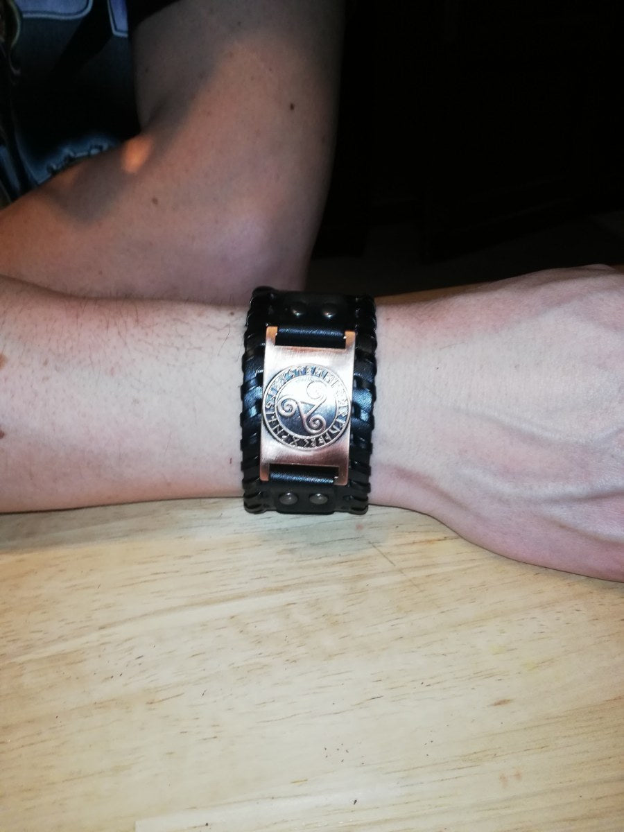 Zwart lederen armband met bronskleurig BDSM logo - SM - speeltjes