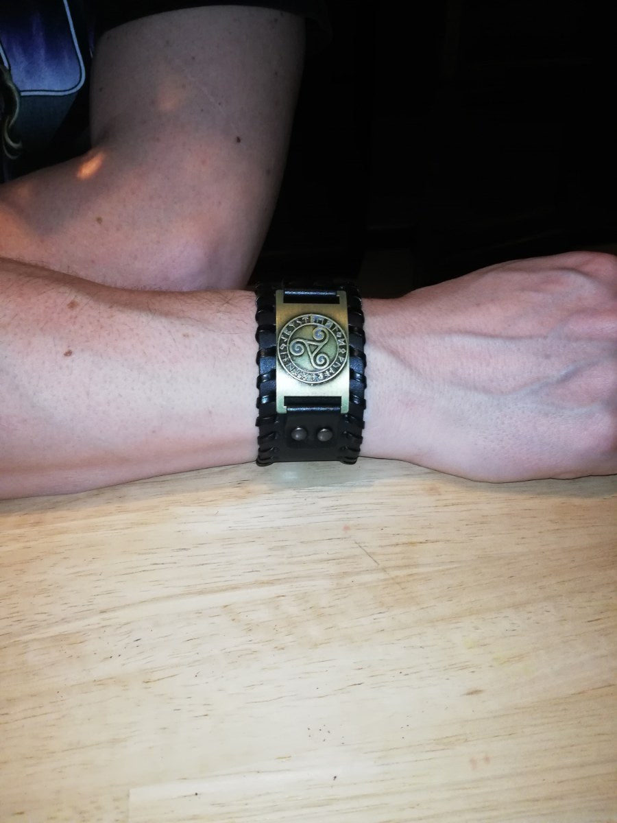 Zwart lederen armband met goudkleurig BDSM logo - SM - speeltjes