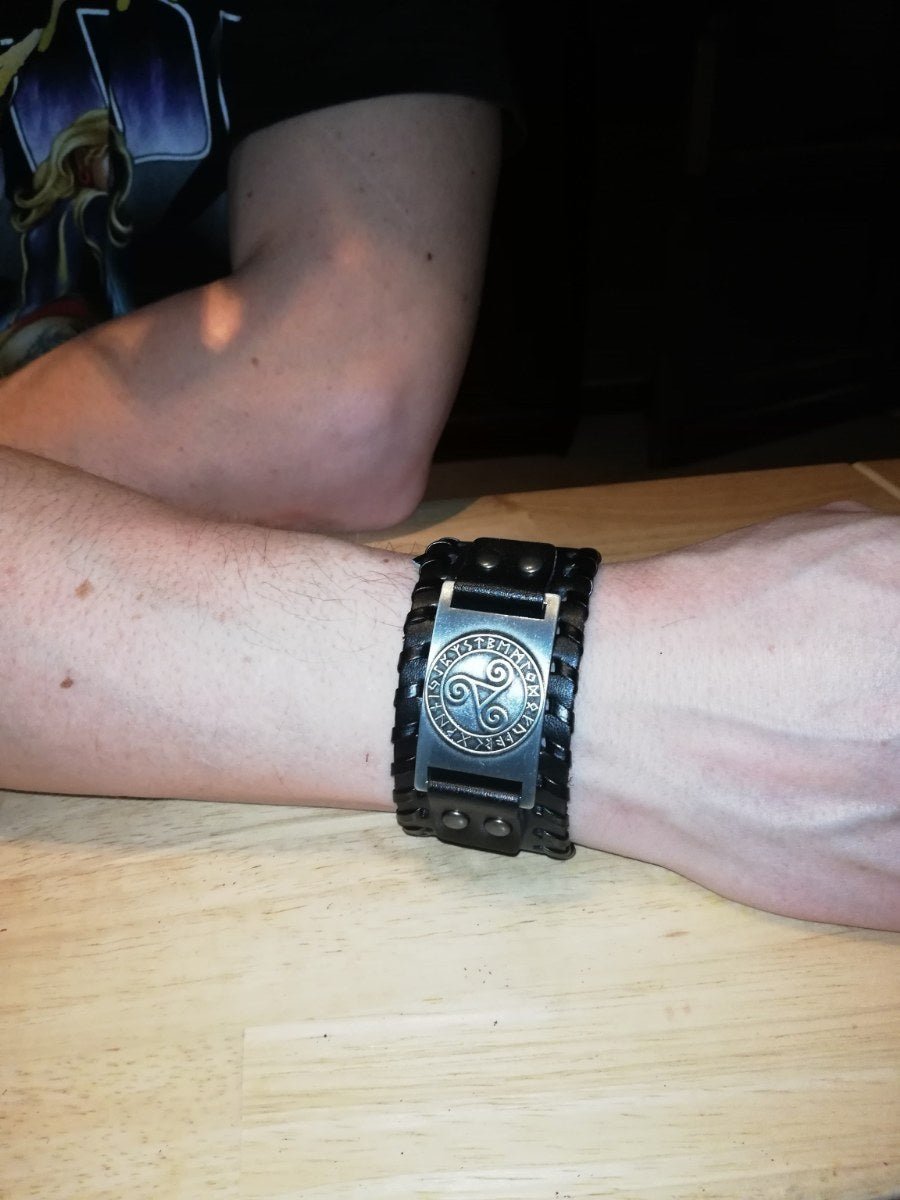 Zwart lederen armband met zilverkleurig BDSM logo - SM - speeltjes