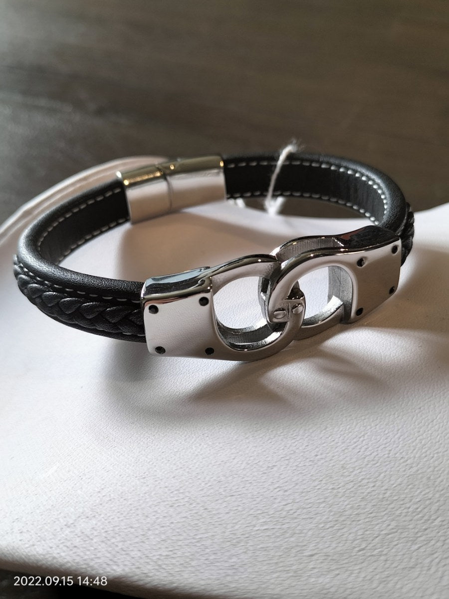 Zwart lederen heren armband met stiksel en zilver handboeien 23,5cm - SM - speeltjes