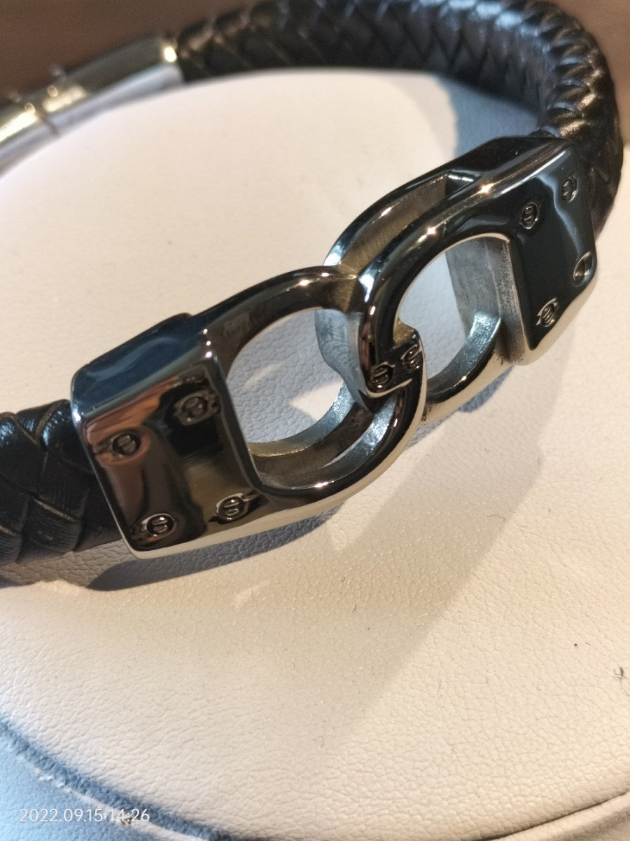 Zwart lederen heren armband met zilver handboeien 23 cm - SM - speeltjes